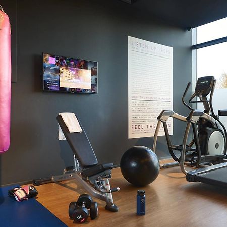 Moxy Birmingham Nec Hotel Bickenhill Bagian luar foto