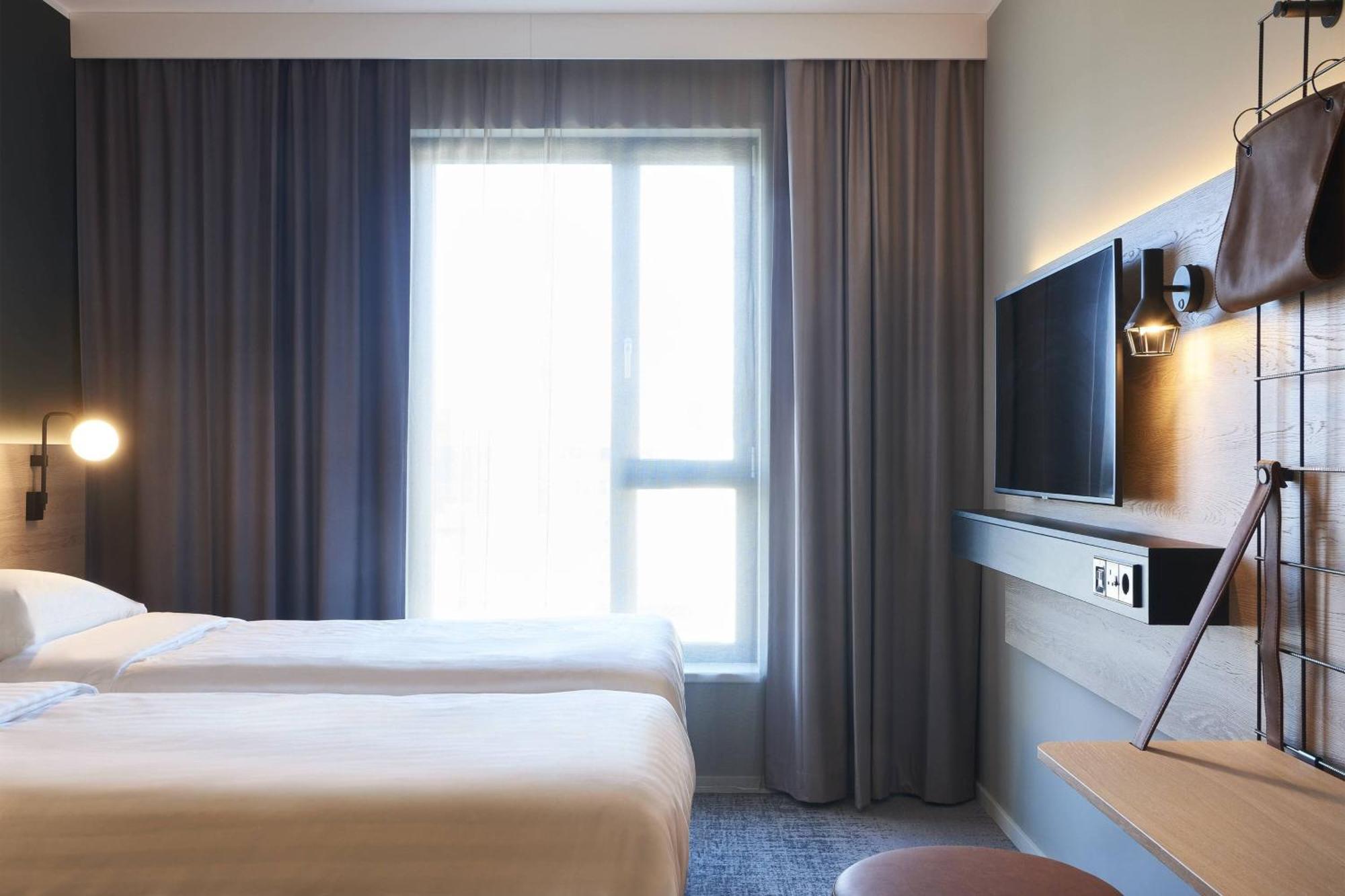 Moxy Birmingham Nec Hotel Bickenhill Bagian luar foto